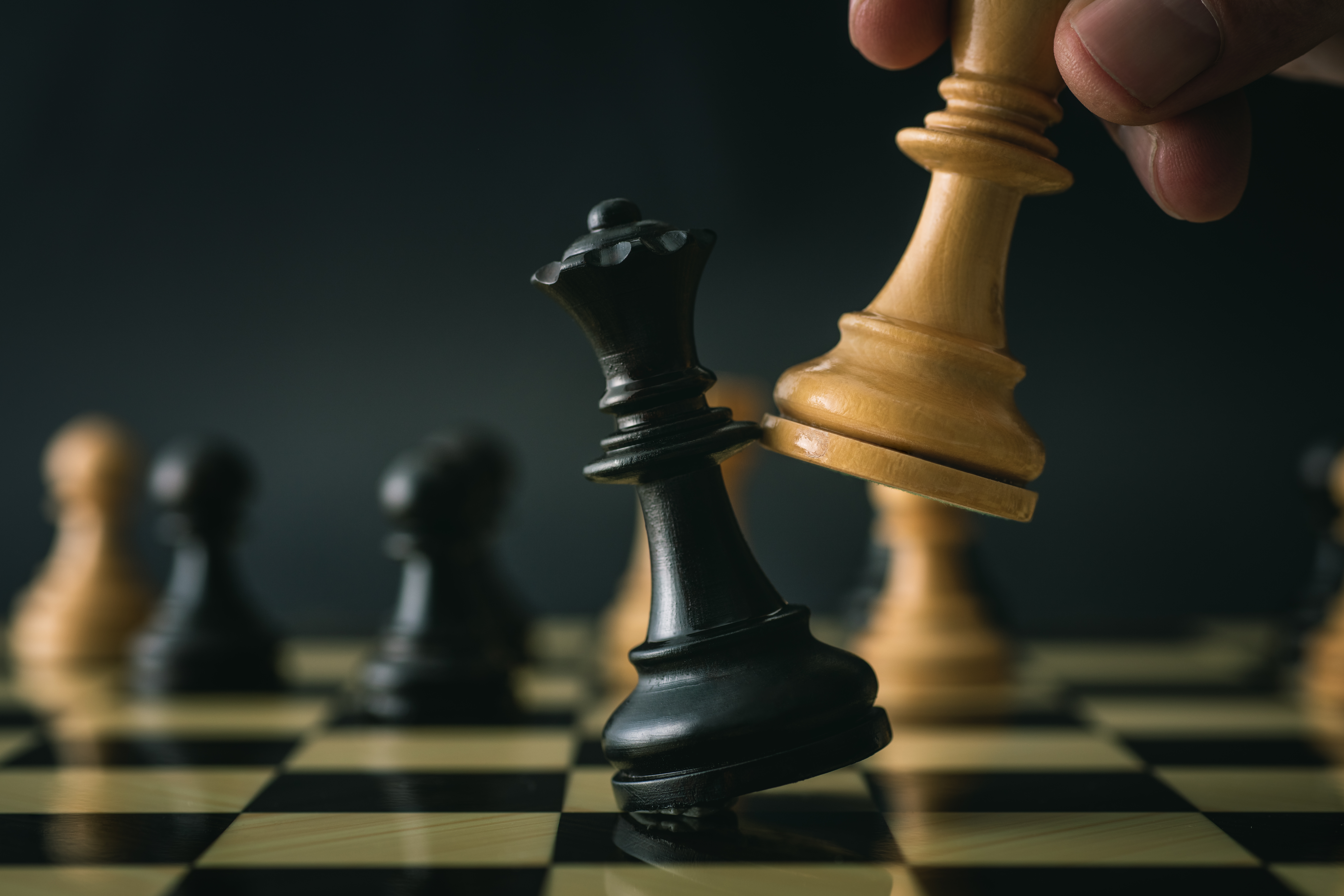 EI vs. AI in brand strategy: Photo of a chess game